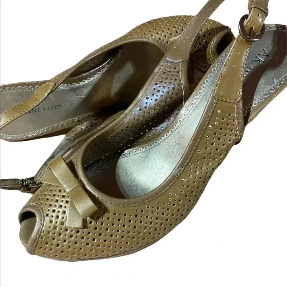 Anne Klein gold Heels